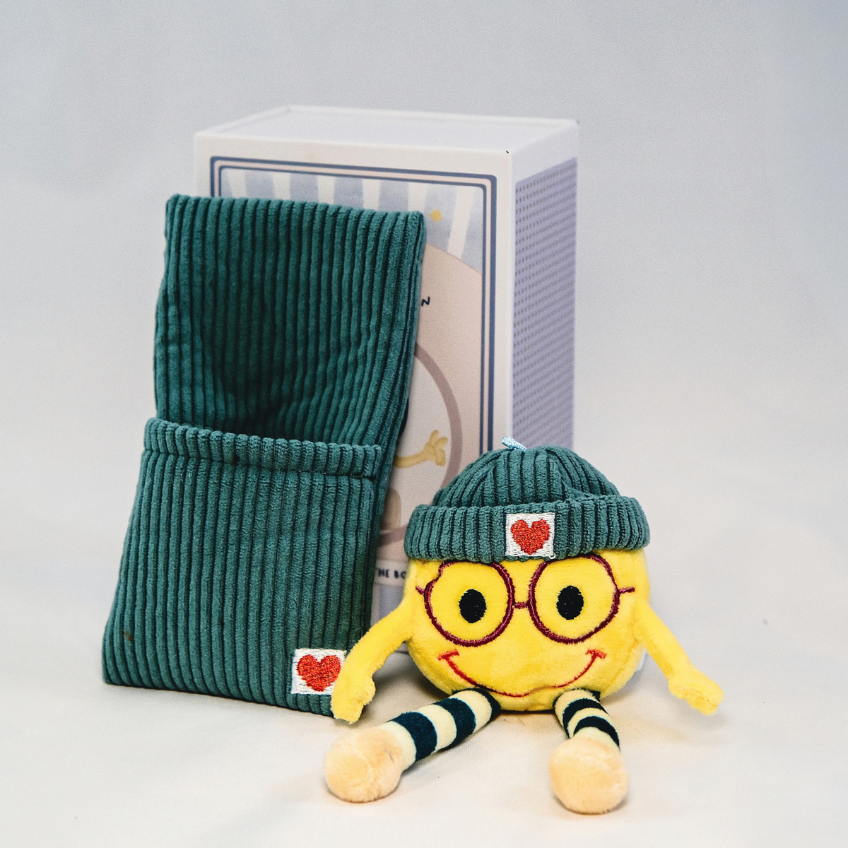 Karly im Schlafsack in der Box