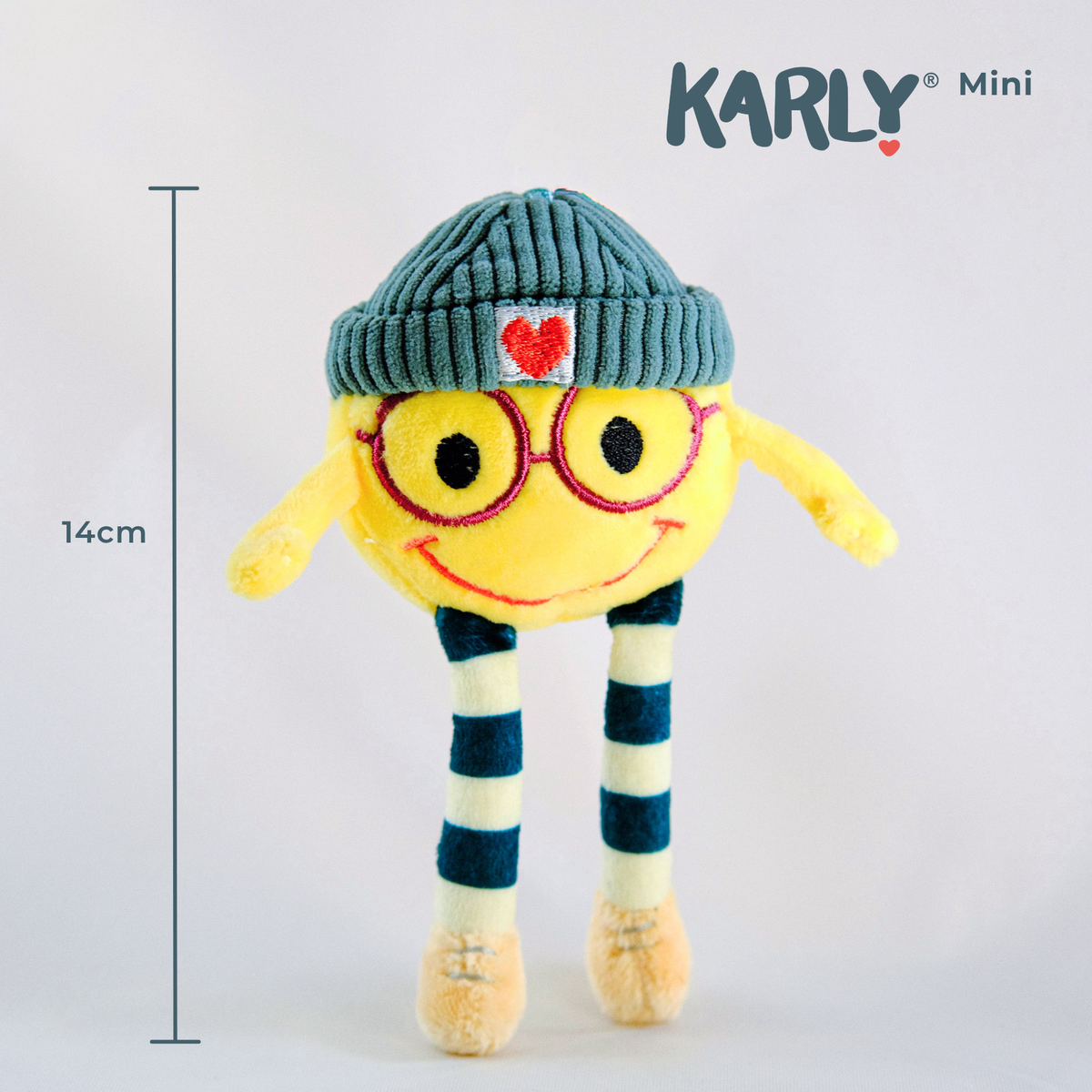 Karly im Schlafsack in der Box