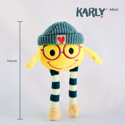 Karly im Schlafsack in der Box